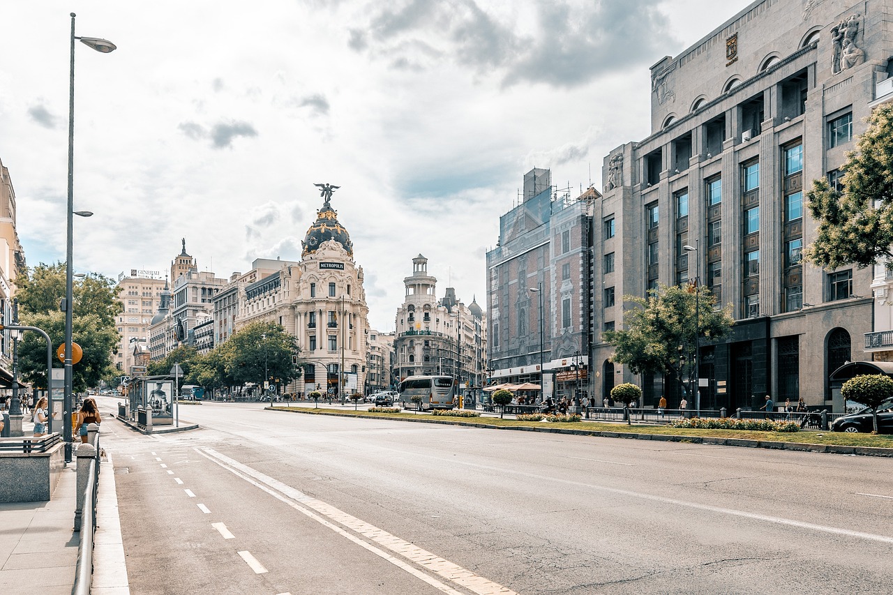 Una calle de Madrid reflejo del boom del mercado inmobiliario de lujo que vive España
